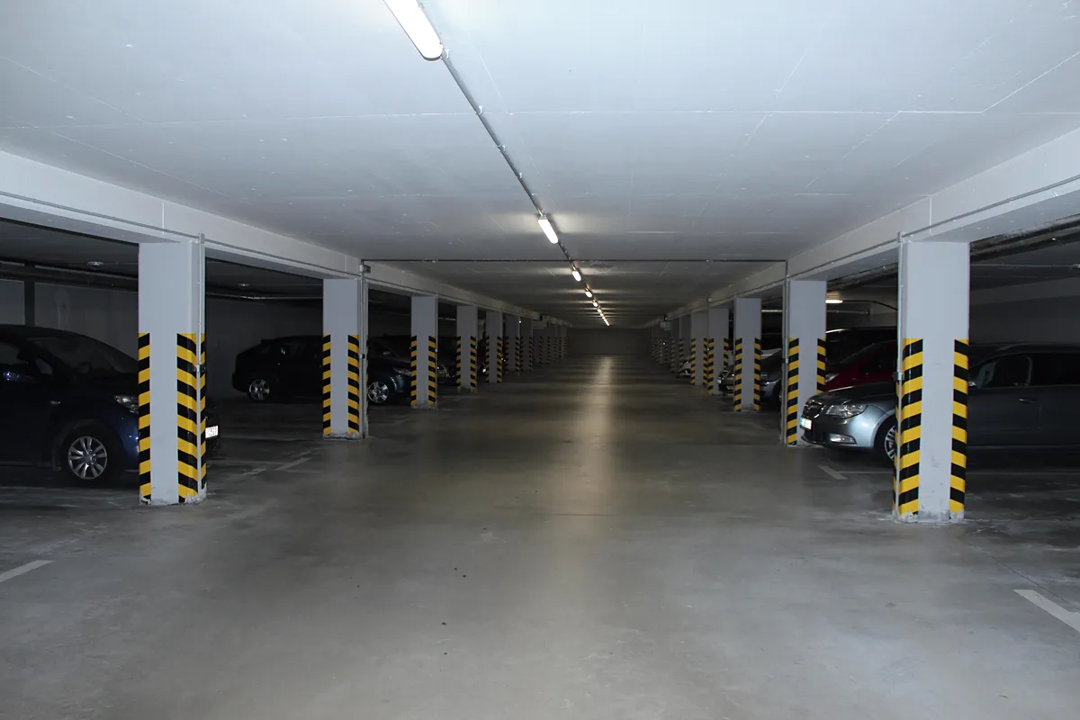Pronájem garážového stání 20 m²